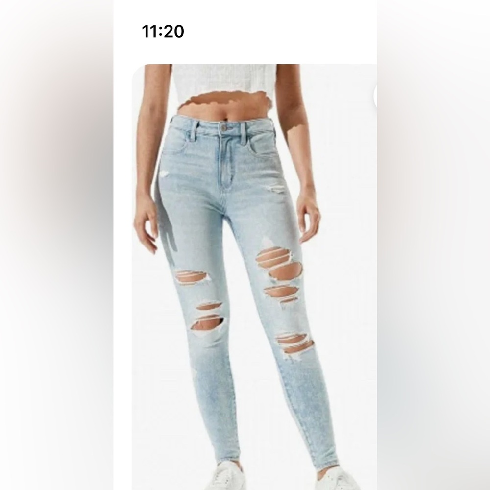 AE Outfitters Light Wash Distressed The Dream Jean